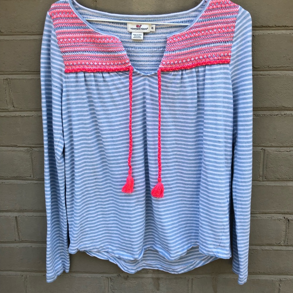 EUC Vineyard Vines Size XS Embroidered Yolk Top